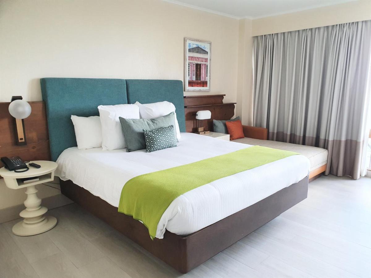 Quarto Deluxe VIP Preferred com Cama King-size e Vista do Mar